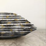 - Sonil-K-7166-Gorsel3 - Realhomes  Siyah Beyaz Zeminli Gold Yaprak Desenli Dijital Baskılı Modern Raşel Kadife Yastık Kılıfı Realhomes