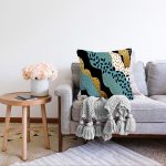 Sıyah Beyaz Zeminde Gold Detaylı Renkli Çizim Dijital Baskılı Modern Raşel Kadife Yastık Kılıfı Realhomes