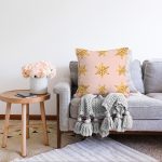 - Sonil-K-7176-Gorsel2 - Realhomes  Pudra Zeminde Gold Renkli Kar Tanesi Desenli Dijital Baskılı Modern Raşel Kadife Kırlent Kılıfı Realhomes