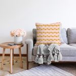 - Sonil-K-7177-Gorsel2 - Realhomes  Pudra Zeminde Gold Renkli Zigzag Desenli Dijital Baskılı Modern Raşel Kadife Yastık Kılıfı Realhomes