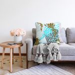 - Sonil-K-7180-Gorsel2 - Realhomes  Renkli Zemin Uzerinde Onedraw Çizimli Dijital Baskılı Modern Raşel Kadife Yastık Kırlent Kılıfı Realhomes