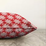 Kırmızı Zemin Üzerinde Beyaz Kartanesi Desenli Modern Raşel Kadife Yastık Kırlent Kılıfı Realhomes