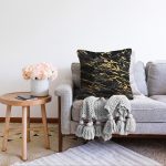 Gri Siyah Zemin Üzerinde Gold Detaylı Çizim Desenli Raşel Kadife Yastık Kırlent Kılıfı Realhomes