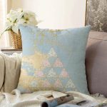 Renkli Zemin Üzerinde Üçgen Desenli Dijital Baskılı Modern Raşel Kadife Yastık Kırlent Kılıfı Realhomes