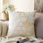 - Sonil-K-7196-Gorsel1 - Realhomes  Renkli Zemin Üzerinde Üçgen Desenli Dijital Baskılı Modern Raşel Kadife Yastık Kırlent Kılıfı Realhomes