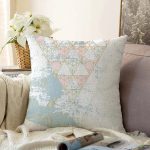 - Sonil-K-7197-Gorsel1 - Realhomes  Renkli Zemin Üzerinde Üçgen Desenli Dijital Baskılı Modern Raşel Kadife Yastık Kırlent Kılıfı Realhomes