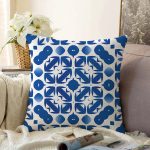 - Sonil-K-7213-Gorsel1 - Realhomes  Beyaz Zemin Üzerinde Çini Desenli Dijital Baskılı Modern Raşel Kadife Yastık Kırlent Kılıfı Realhomes