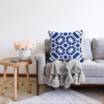 - Sonil-K-7213-Gorsel2 - Realhomes  Beyaz Zemin Üzerinde Çini Desenli Dijital Baskılı Modern Raşel Kadife Yastık Kırlent Kılıfı Realhomes