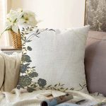 - Sonil-K-7218-Gorsel1 - Realhomes Beyaz Zemin Üzerinde Gold Detaylı Yaprak Desenli Modern Raşel Kadife Yastık Kırlent Kılıfı Realhomes