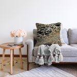 Siyah Zeminde Gold Renkli Çizim Desenli Dijital Baskılı Modern Raşel Kadife Yastık Kılıfı Realhomes