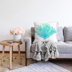 Beyaz Zeminde Yeşil Renkli Su Yosunu Desenli Dijital Baskılı Modern Raşel Kadife Kırlent Kılıfı Realhomes