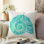 - Sonil-K-7229-Gorsel1 - Realhomes Beyaz Zeminde Yeşil Renkli Deniz Kabuğu Desenli Modern Raşel Kadife Yastık Kırlent Kılıfı Realhomes