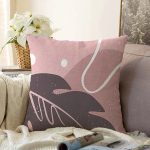 Pudra Zeminde Yaprak Desenli Dijital Baskılı Modern Raşel Kadife Yastık Kırlent Kılıfı Realhomes