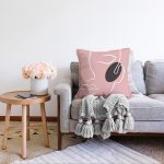 Pudra Zeminde Onedraw Çizimli Silüet Dijital Baskılı Modern Raşel Kadife Yastık Kırlent Kılıfı Realhomes