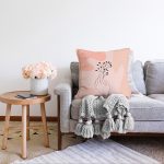 - Sonil-K-7238-Gorsel2 - Realhomes  Pudra Zeminde Onedraw Çizimli Yaprak Desenli Dijital Baskılı Modern Raşel Kadife Kırlent Kılıfı Realhomes