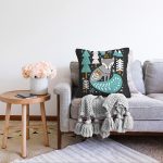 Renkli Zeminde Onedraw Çizimli Yılbaşı Temalı Dijital Baskılı Modern Raşel Kadife Yastık Kılıfı Realhomes