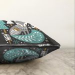 Renkli Zeminde Onedraw Çizimli Yılbaşı Temalı Dijital Baskılı Modern Raşel Kadife Yastık Kılıfı Realhomes