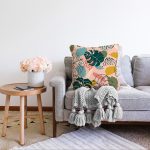 - Sonil-K-7249-Gorsel2 - Realhomes  Pudra Zemin Üzerinde Onedraw Çizimli Yaprak Desenli Raşel Kadife Yastık Kırlent Kılıfı Realhomes