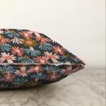 Siyah Zemin Üzerinde Rengarenk Çiçek Desenli Raşel Kadife Yastık Kırlent Kılıfı Realhomes