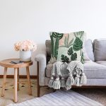 Soft Renkli Zemin Üzerinde Koyu Renkli Yaprak Desenli Raşel Kadife Yastık Kırlent Kılıfı Realhomes