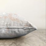 Renkli Zeminli Sarmaşık Desenli Dijital Baskılı Modern Raşel Kadife Yastık Kırlent Kılıfı Realhomes