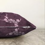 Rengarenk Zemin Üzerinde Çiçek Desenli Dijital Baskılı Modern Raşel Kadife Yastık Kırlent Kılıfı Realhomes