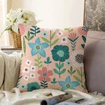 Pudra Zemin Üzerinde Çiçek Desenli Dijital Baskılı Modern Raşel Kadife Yastık Kırlent Kılıfı Realhomes