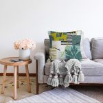 - Sonil-K-7285-Gorsel2 - Realhomes  Beyaz Zemin Üzerinde Onedraw Çizimli Yaprak Motifli Raşel Kadife Yastık Kırlent Kılıfı Realhomes