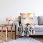 - Sonil-K-7292-Gorsel2 - Realhomes Soft Renkli Zeminli Bayan Silüeti Dijital Baskılı Modern Raşel Kadife Yastık Kırlent Kılıfı Realhomes