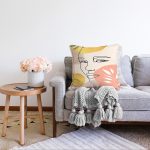 - Sonil-K-7294-Gorsel2 - Realhomes Soft Renkli Zeminli Bayan Silüeti Dijital Baskılı Modern Raşel Kadife Yastık Kırlent Kılıfı Realhomes