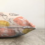 - Sonil-K-7294-Gorsel3 - Realhomes Soft Renkli Zeminli Bayan Silüeti Dijital Baskılı Modern Raşel Kadife Yastık Kırlent Kılıfı Realhomes