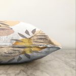 - Sonil-K-7295-Gorsel3 - Realhomes  Beyaz Zemin Üzerinde Soyut Renkli Yaprak Desenli Modern Raşel Kadife Yastık Kırlent Kılıfı Realhomes