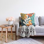 - Sonil-K-7296-Gorsel2 - Realhomes  Renkli Zemin Üzerinde Onedraw Çizimli Yaprak Motifli Raşel Kadife Yastık Kırlent Kılıfı Realhomes