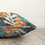 - Sonil-K-7296-Gorsel3 - Realhomes  Renkli Zemin Üzerinde Onedraw Çizimli Yaprak Motifli Raşel Kadife Yastık Kırlent Kılıfı Realhomes