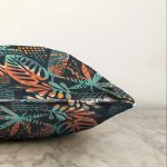 Siyah Zemin Üzerinde Onedraw Çizimli Yaprak Motifli Raşel Kadife Yastık Kırlent Kılıfı Realhomes