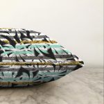 - Sonil-K-7300-Gorsel3 - Realhomes Beyaz Zemin Üzerinde Renkli Çizgli Yaprak Desenli Modern Raşel Kadife Yastık Kırlent Kılıfı Realhomes