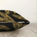 - Sonil-K-7301-Gorsel3 - Realhomes  Siyah Zemin Üzerinde Gold Renkli Yaprak Desenli Modern Raşel Kadife Yastık Kırlent Kılıfı Realhomes