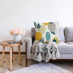 - Sonil-K-7307-Gorsel2 - Realhomes  Beyaz Zemin Üzerinde Yaprak Desenli Dijital Baskılı Modern Raşel Kadife Yastık Kırlent Kılıfı Realhomes