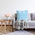 - Sonil-K-7316-Gorsel2 - Realhomes  Mavi Zemin Üzerinde Kartanesi Motifli Dijital Baskılı Modern Raşel Kadife Yastık Kırlent Kılıfı Realhomes