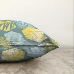 - Sonil-K-7327-Gorsel3 - Realhomes  Renkli Zemin Üzerinde Onedraw Çizimli Yaprak Motifli Raşel Kadife Yastık Kırlent Kılıfı Realhomes