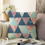 - Sonil-K-7329-Gorsel1 - Realhomes  Renkli Zemin Üzerinde Üçgen Desenli Dijital Baskılı Modern Raşel Kadife Yastık Kırlent Kılıfı Realhomes