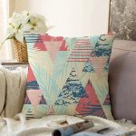 - Sonil-K-7330-Gorsel1 - Realhomes  Renkli Zemin Üzerinde Üçgen Desenli Dijital Baskılı Modern Raşel Kadife Yastık Kırlent Kılıfı Realhomes