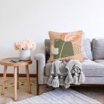 - Sonil-K-7333-Gorsel2 - Realhomes  Renkli Zemin Üzerinde Yaprak Motifli Dijital Baskılı Modern Raşel Kadife Yastık Kırlent Kılıfı Realhomes