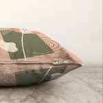 - Sonil-K-7333-Gorsel3 - Realhomes  Renkli Zemin Üzerinde Yaprak Motifli Dijital Baskılı Modern Raşel Kadife Yastık Kırlent Kılıfı Realhomes