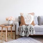 Beyaz Zeminde Onedraw Çizimli Bayan Silüeti Dijital Baskılı Modern Raşel Kadife Yastık Kılıfı Realhomes