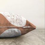 Beyaz Zeminde Onedraw Çizimli Bayan Silüeti Dijital Baskılı Modern Raşel Kadife Yastık Kılıfı Realhomes