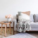 - Sonil-K-7343-Gorsel2 - Realhomes  Beyaz Zeminde Onedraw Çizimli Yaprak Desenli Dijital Baskılı Modern Raşel Kadife Yastık Kılıfı Realhomes