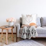 - Sonil-K-7351-Gorsel2 - Realhomes  Beyaz Zemin Üzerinde Onedraw Çizimli Baykuş Desenli Raşel Kadife Yastık Kırlent Kılıfı Realhomes