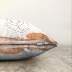 - Sonil-K-7351-Gorsel3 - Realhomes  Beyaz Zemin Üzerinde Onedraw Çizimli Baykuş Desenli Raşel Kadife Yastık Kırlent Kılıfı Realhomes