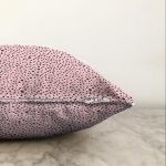 - Sonil-K-7352-Gorsel3 - Realhomes  Renkli Zeminli Siyah Puantiye Desenli Dijital Baskılı Modern Raşel Kadife Yastık Kırlent Kılıfı Realhomes